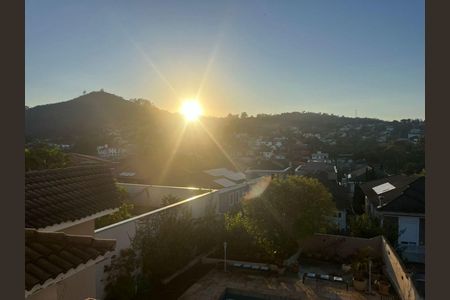 Casa à venda com 572m², 4 quartos e 4 vagas