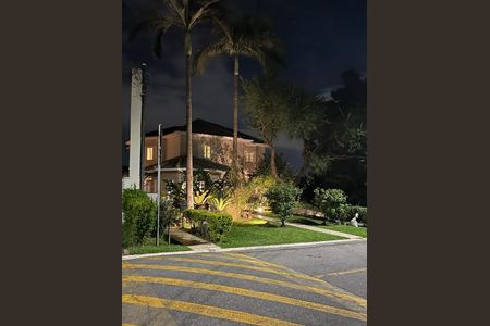 Casa à venda com 572m², 4 quartos e 4 vagas