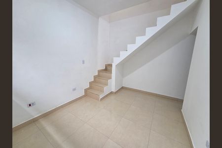 Sala de casa de condomínio para alugar com 2 quartos, 70m² em Anhanguera, Praia Grande