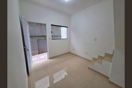 Sala de casa de condomínio para alugar com 2 quartos, 70m² em Anhanguera, Praia Grande