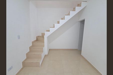 Sala de casa de condomínio para alugar com 2 quartos, 70m² em Anhanguera, Praia Grande