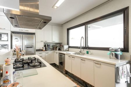 Casa à venda com 796m², 5 quartos e 6 vagas