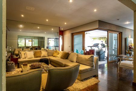 Casa à venda com 796m², 5 quartos e 6 vagas
