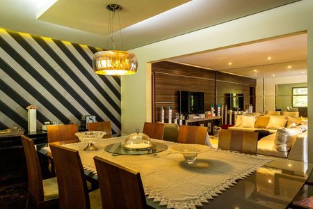 Casa à venda com 796m², 5 quartos e 6 vagas