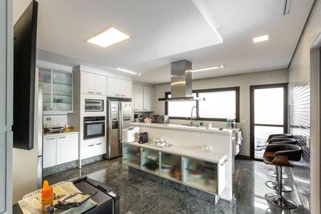 Casa à venda com 796m², 5 quartos e 6 vagas