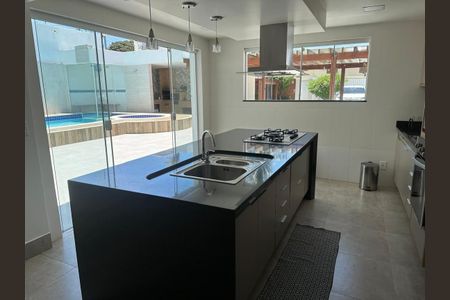 Casa para alugar com 525m², 3 quartos e 8 vagas