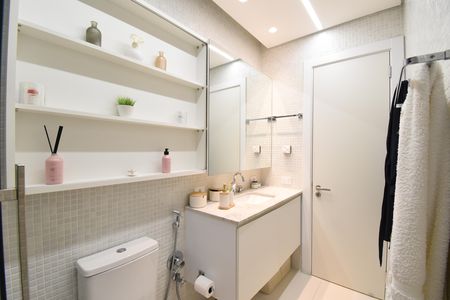 Apartamento à venda com 120m², 2 quartos e 2 vagasBanheiro da Suíte