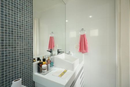 Apartamento à venda com 92m², 3 quartos e 2 vagas Apartamento à venda com 92m², 3 quartos e 2 vagasBanheiro da Suíte