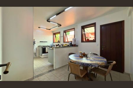 Casa à venda com 36m², 4 quartos e 4 vagas
