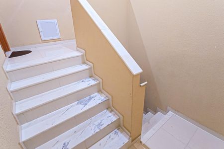 Apartamento à venda com 49m², 2 quartos e 1 vaga Apartamento à venda com 49m², 2 quartos e 1 vagaEscada