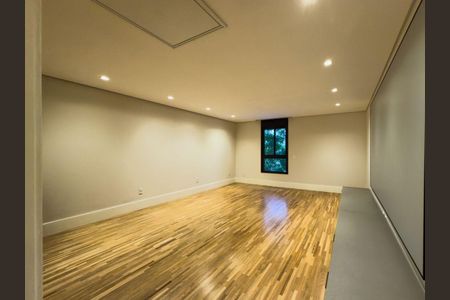Casa à venda com 753m², 4 quartos e 6 vagas