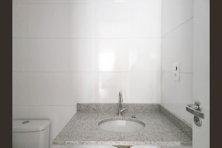 Banheiro Social de kitnet/studio para alugar com 0 quarto, 32m² em Picanço, Guarulhos