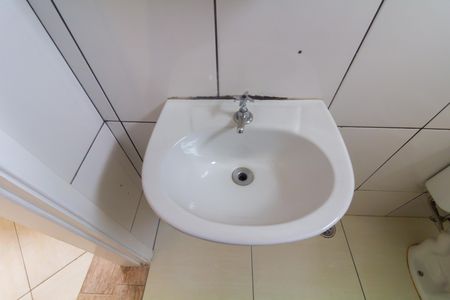Banheiro de casa para alugar com 1 quarto, 55m² em Vila Santa Teresinha, São Paulo