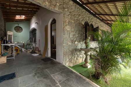 Casa para alugar com 220m², 2 quartos e 2 vagas Casa para alugar com 220m², 2 quartos e 2 vagasHall de entrada