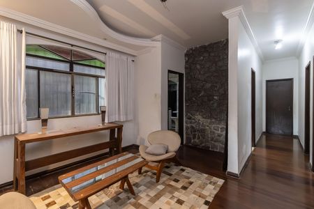 Casa para alugar com 220m², 2 quartos e 2 vagas Casa para alugar com 220m², 2 quartos e 2 vagasSala