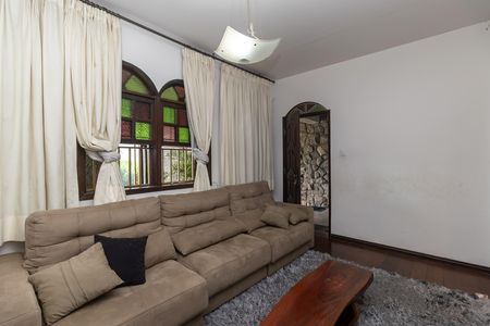 Casa para alugar com 220m², 2 quartos e 2 vagas Casa para alugar com 220m², 2 quartos e 2 vagasSala