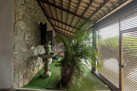 Casa para alugar com 220m², 2 quartos e 2 vagas Casa para alugar com 220m², 2 quartos e 2 vagasHall de entrada