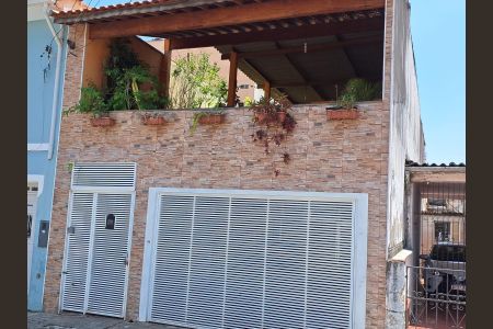 Casa à venda com 250m², 3 quartos e 1 vaga Casa à venda com 250m², 3 quartos e 1 vagaFachada