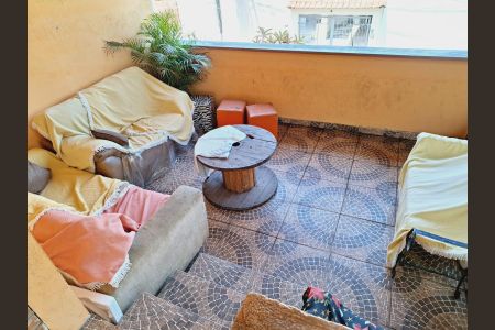 Casa à venda com 250m², 3 quartos e 1 vaga Casa à venda com 250m², 3 quartos e 1 vagaVaranda