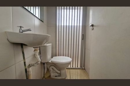 Banheiro de apartamento à venda com 2 quartos, 44m² em Usina Piratininga, São Paulo