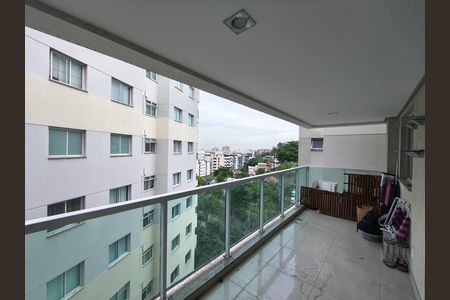 Apartamento à venda com 77m², 2 quartos e 1 vaga