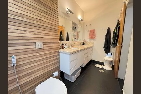 Casa para alugar com 220m², 4 quartos e 2 vagas Casa para alugar com 220m², 4 quartos e 2 vagasBanheiro do Quarto 1