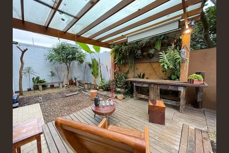 Casa para alugar com 220m², 4 quartos e 2 vagas Casa para alugar com 220m², 4 quartos e 2 vagasJardim / Quintal