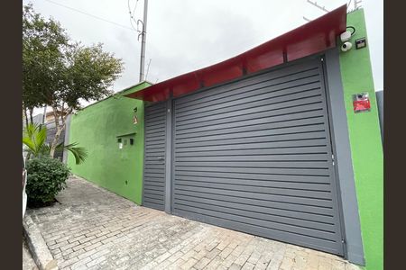 Casa para alugar com 220m², 4 quartos e 2 vagas Casa para alugar com 220m², 4 quartos e 2 vagasFachada