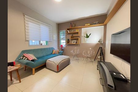 Sala de casa para alugar com 3 quartos, 220m² em Vila Pirajussara, São Paulo