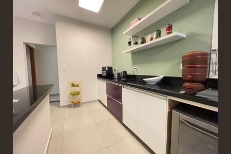 Casa para alugar com 220m², 4 quartos e 2 vagas Casa para alugar com 220m², 4 quartos e 2 vagasCozinha