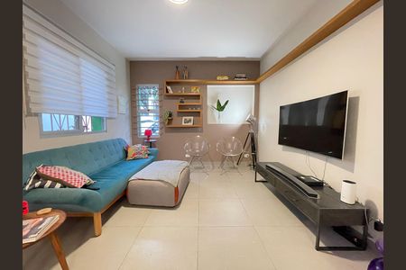 Sala de casa para alugar com 3 quartos, 220m² em Vila Pirajussara, São Paulo