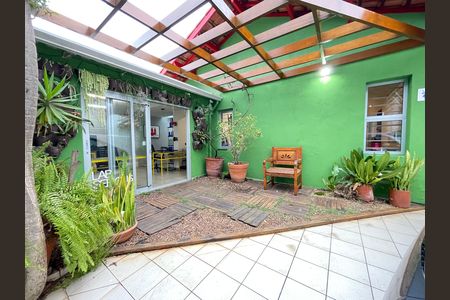 Casa para alugar com 220m², 4 quartos e 2 vagas Casa para alugar com 220m², 4 quartos e 2 vagasEntrada da casa