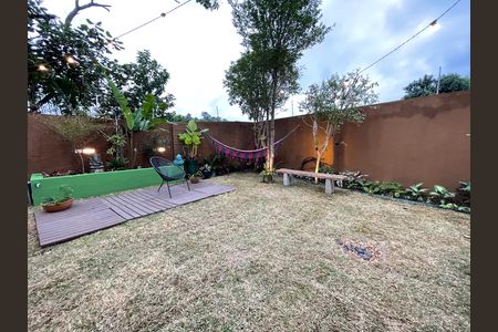 Casa para alugar com 220m², 4 quartos e 2 vagas Casa para alugar com 220m², 4 quartos e 2 vagasJardim / Quintal