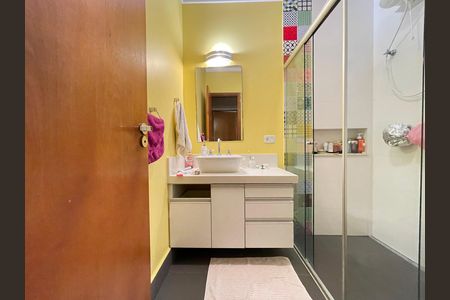 Casa para alugar com 220m², 4 quartos e 2 vagas Casa para alugar com 220m², 4 quartos e 2 vagasBanheiro social