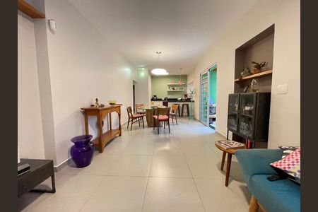 Casa para alugar com 220m², 4 quartos e 2 vagas Casa para alugar com 220m², 4 quartos e 2 vagasSala