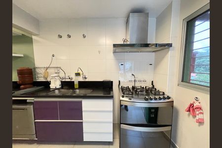 Casa para alugar com 220m², 4 quartos e 2 vagas Casa para alugar com 220m², 4 quartos e 2 vagasCozinha
