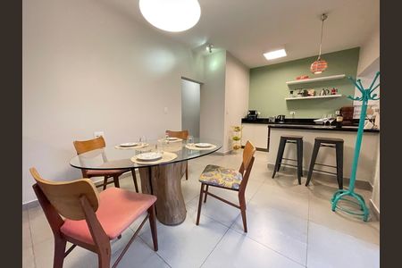 Casa para alugar com 220m², 4 quartos e 2 vagas Casa para alugar com 220m², 4 quartos e 2 vagasSala