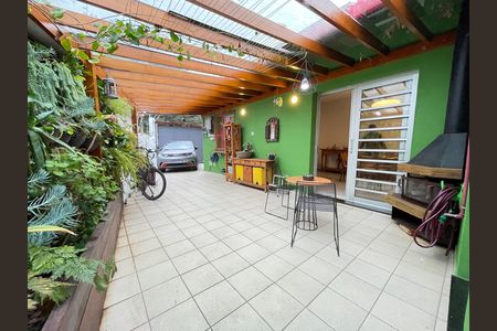 Casa para alugar com 220m², 4 quartos e 2 vagas Casa para alugar com 220m², 4 quartos e 2 vagasGaragem