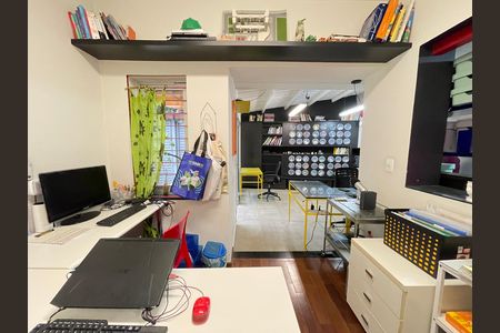 Casa para alugar com 220m², 4 quartos e 2 vagas Casa para alugar com 220m², 4 quartos e 2 vagasEscreve