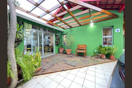 Casa para alugar com 220m², 4 quartos e 2 vagas Casa para alugar com 220m², 4 quartos e 2 vagasEntrada da casa