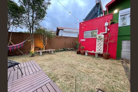 Casa para alugar com 220m², 4 quartos e 2 vagas Casa para alugar com 220m², 4 quartos e 2 vagasJardim / Quintal
