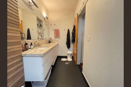 Casa para alugar com 220m², 4 quartos e 2 vagas Casa para alugar com 220m², 4 quartos e 2 vagasBanheiro do Quarto 1