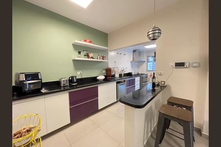Casa para alugar com 220m², 4 quartos e 2 vagas Casa para alugar com 220m², 4 quartos e 2 vagasCozinha