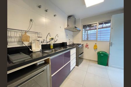Casa para alugar com 220m², 4 quartos e 2 vagas Casa para alugar com 220m², 4 quartos e 2 vagasCozinha