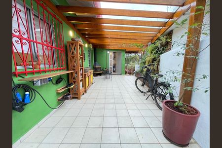 Casa para alugar com 220m², 4 quartos e 2 vagas Casa para alugar com 220m², 4 quartos e 2 vagasGaragem