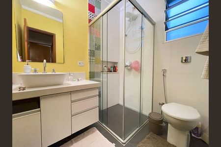 Casa para alugar com 220m², 4 quartos e 2 vagas Casa para alugar com 220m², 4 quartos e 2 vagasBanheiro social