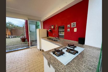 Casa para alugar com 220m², 4 quartos e 2 vagas Casa para alugar com 220m², 4 quartos e 2 vagasEspaço Gourmet