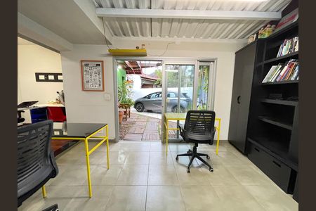 Casa para alugar com 220m², 4 quartos e 2 vagas Casa para alugar com 220m², 4 quartos e 2 vagasEscritório