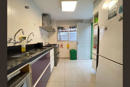 Casa para alugar com 220m², 4 quartos e 2 vagas Casa para alugar com 220m², 4 quartos e 2 vagasCozinha