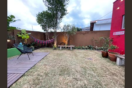 Casa para alugar com 220m², 4 quartos e 2 vagas Casa para alugar com 220m², 4 quartos e 2 vagasJardim / Quintal